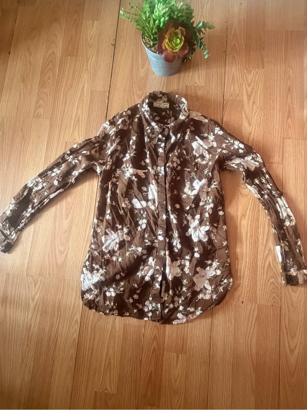 Vintage Goa Women's collared Top Sz Small 100% Cotton Roll Tab Sleeves brown
